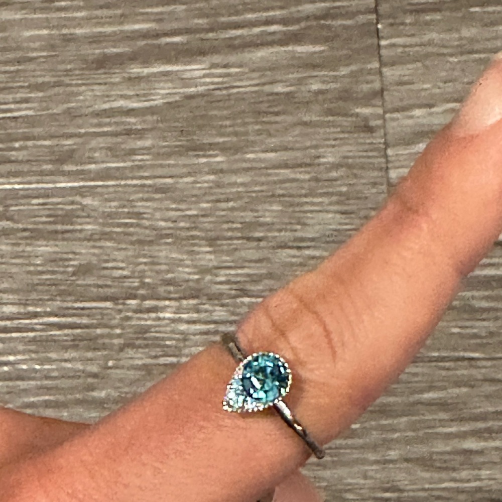 4 Charmed Aroma Rings - Picture 3 of 16